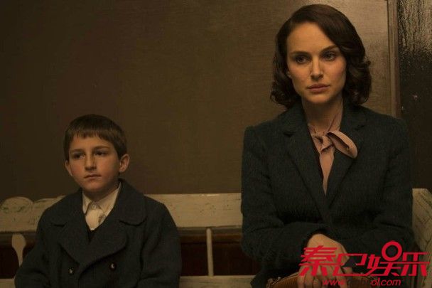 娜塔莉在导演处女作中饰演有一位母亲。