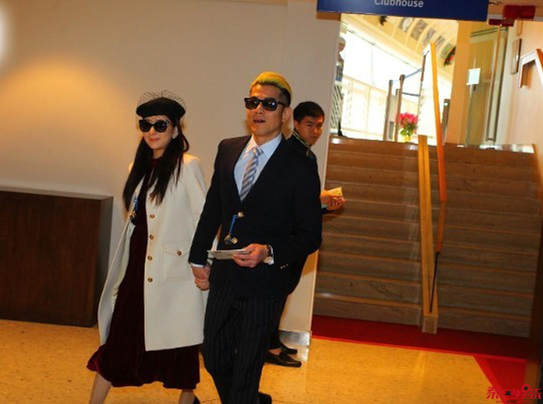 郭富城与太太方媛现身。