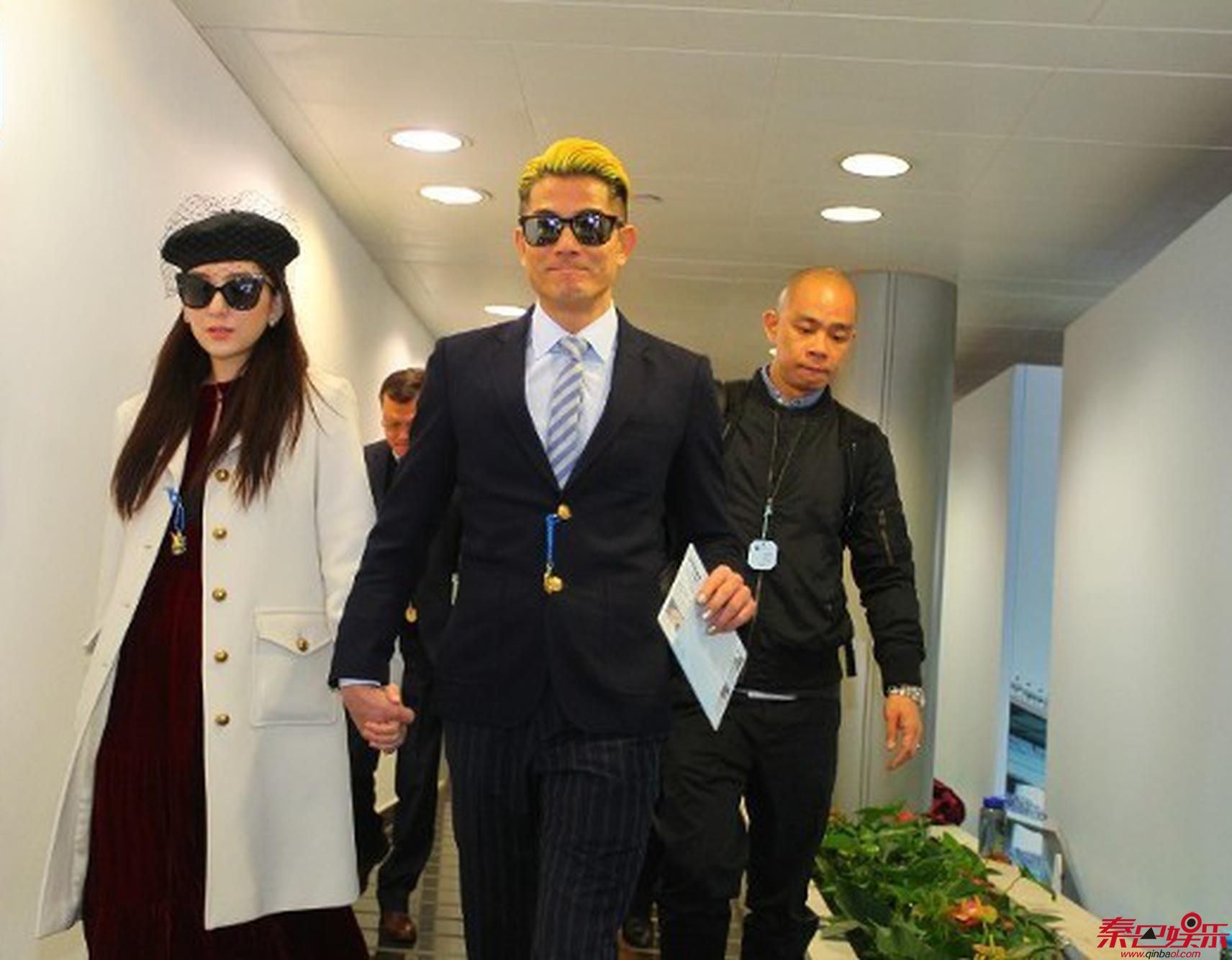 被在场路人叫错英文名。