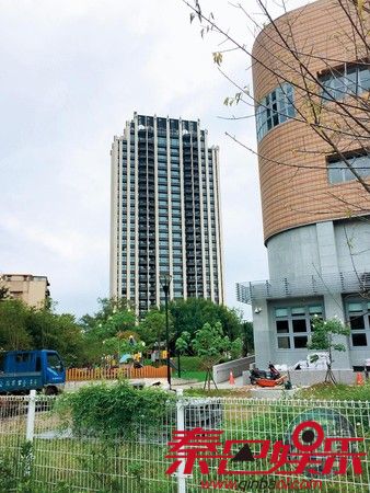 蔡依林曾被目击与妈妈一起去看台北市大安区豪宅。