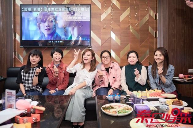 梁静茹现身KTV